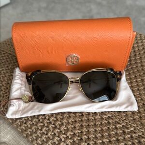 New Tory Burch Sunnies 😎
